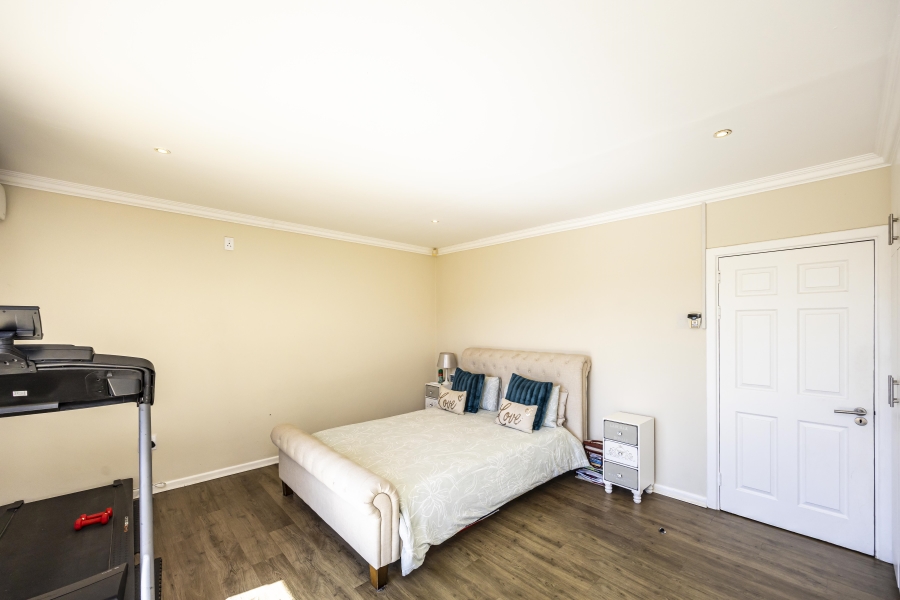 5 Bedroom Property for Sale in Beacon Bay Eastern Cape